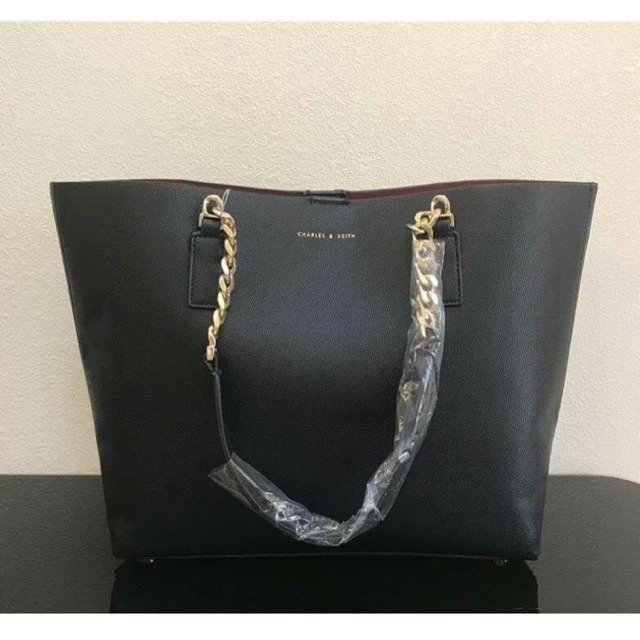 charles & keith oversized chain strap bag