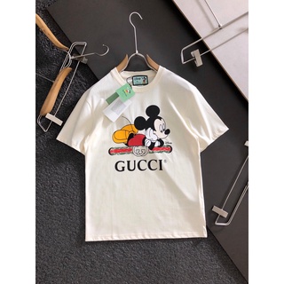 ░※•♂☀ Gucci/gucci 22 ใหม่ เสื้อยืดแขนสั้น พิมพ์ลายโลโก้ตัวอักษร G มิกกี้เมาส์ คลาสสิก แฟชั่นฤดูใบไม้ผลิ และฤดูร้อน