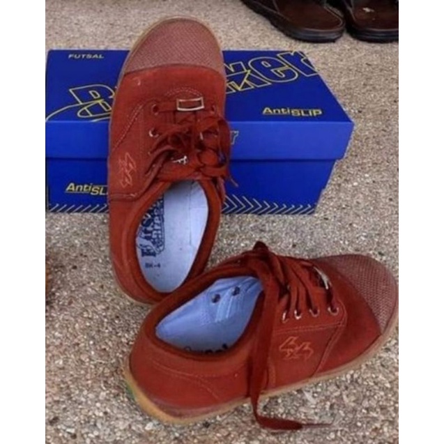 รองเท้าผ้าใบนักเรียน สีน้ำตาล เบอร์ 35 ยี่ห้อ Breaker FUTSAL AntiSLIP (มือสอง)