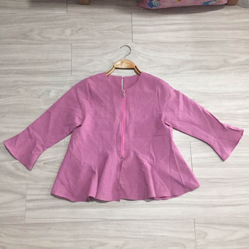 เสื้อสีชมพูกลีบบัวระบายชาย อก 34 ยาว 22 (งานมือสอง)