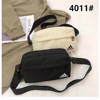 Adidasกระเป๋าสะพายข้างผู้ชายและผู้หญิงรุ่นใหม่（ขนาด: สูง 20 ซม. กว้าง 25 ซม. หนา 8 ซม）มี 2 แบบให้เลือก