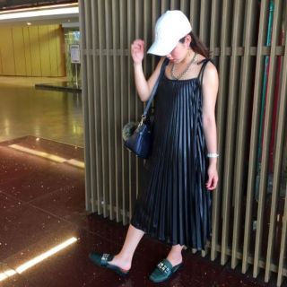 Black metallic pleat dress เดรสพลีท กระโปรงพลีท