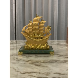เรือสำเภาฐานกระจก งานเรซิ่น สูง 7.5นิ้ว