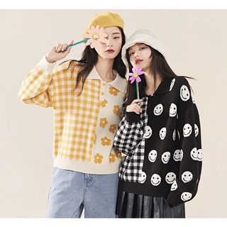 พร้อมส่ง 🌚oversized knitted sweater🌼สเวตเตอร์ไหมพรมคอปก ลาย Black Smiley&amp;Yellow Daisy