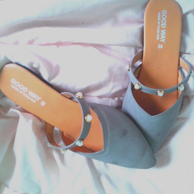 รองเท้า สตรี 38-39  ราคา95 บาท