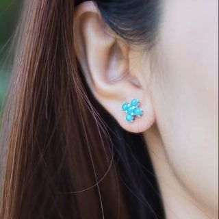 FLORAL​ TURQUOISE​ EARRING🌸
ต่างหูดอกไม้เทอร์คอยส์ สำหรับสาวหวาน
ตัวเรือนเงินแท้ 925