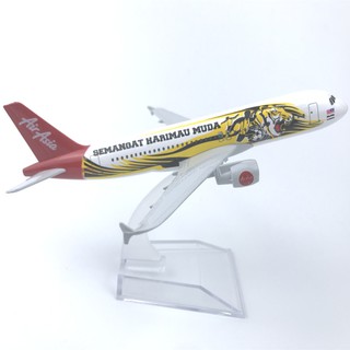 [16cm] โมเดลเครื่องบิน Air Asia Tiger 320 (Aircraft Metal Model) วัสดุทำจากเหล็ก มีล้อ พร้อมฐาน ของเล่น ของสะสม