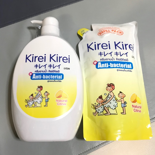 (1ฟรี1)Kirei Kirei ครีมอาบน้ำ สูตรแอนตี้แบคทีเรีย กลิ่นส้ม 1 ขวด 900มล.+ถุงเติม 600มล.1 ถุง พร้อมส่ง