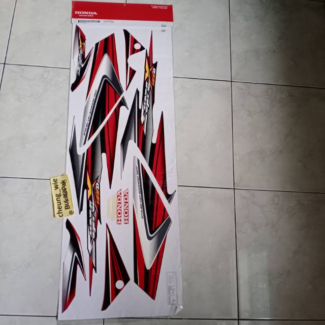 MERAH Body trim Honda Supra X 125 D 2006 Red Black striping สติกเกอร์เดิม HGP AHM 871X0KTMN00ZE