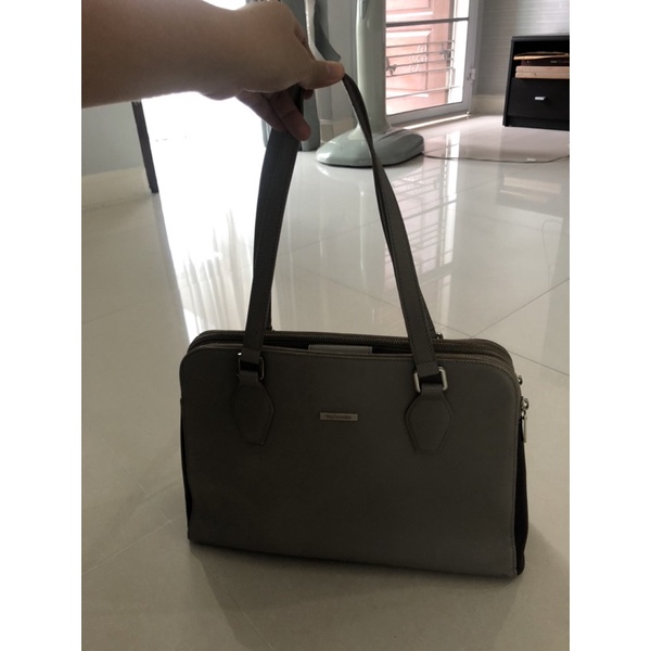 กระเป๋าถือผู้หญิง มือสอง guy laroche