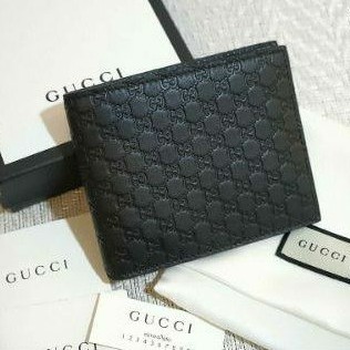 Gucci men flap wallet 
Size : 4.3" × 3.5"
