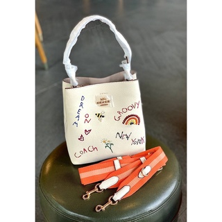 COACH TOWN BUCKET BAG WITH DIARY EMBROIDERY ((C8282))  Code:B8D260665 แบรนด์แท้ 100% งาน Outlet