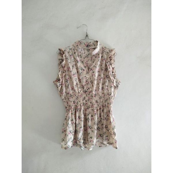 Preloved - V Neck Ruffle Armhole Top