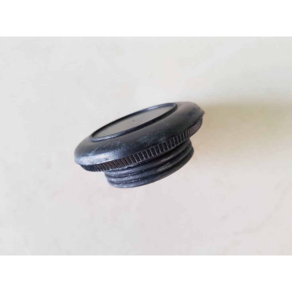 ฝาปิดน้ำมันเครื่อง TOYOTA  RN25,12R, NISSAN  SUNNY     อันละ50บาท