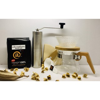 แก้วดริปกาแฟ แก้วพร้อมฐานไม้/เหยือกกาแฟ กระดาษกรอง ช้อนตวงกาแฟ เครื่องบดกาแฟมือหมุน เมล็ดกาแฟคั่วกลาง 250 g.