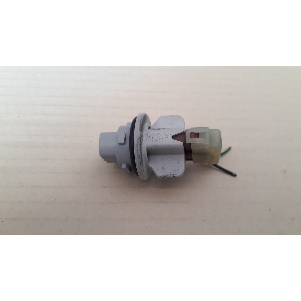 ขั้วไฟเลี้ยว Koito ขนาด T20 พร้อมปลั๊ก