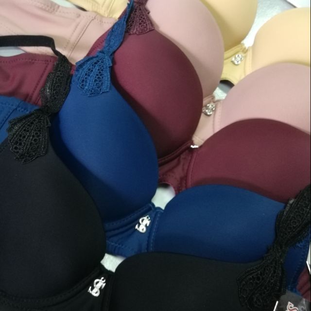 เสื้อใน​ Sister hood990. มีโครง​ ฟองบาง​ สองตะขอ​ สายติด​  สำหรับสาวคัพA-B​ เก็บข้างดันอกชิด​  สวยหร