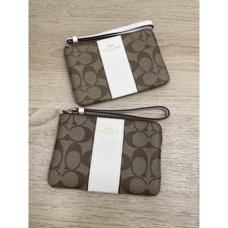 Coach กระเป๋าคล้องมือ ไซส์ S 1 ซิป F58035 ลายซี สีขาว