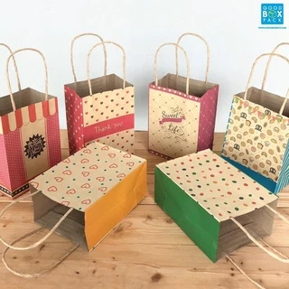 Goodboxpack (แพ็คละ50ใบ)ถุงกระดาษคราฟท์ หูหิ้วคละสี ไซส์ S พิมพ์ลาย ขนาดกว้าง 8 x ยาว 13 x สูง 18 ซม.