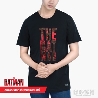 【hot sale】DOSH:MENS T-SHIRTS เสื้อยืด คอกลม แขนสั้น ผู้ชาย สีดำ ลิขสิทธิ์พิมพ์ลาย BATMAN 2022 รุ่น9DBMT5267-BL