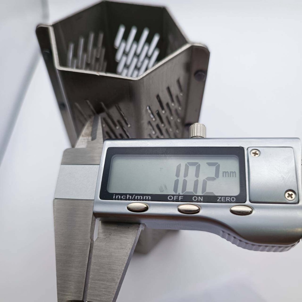 ตะแกรงสีข้าว 4 รุ่น (ตราแรด) ตะแกรงสีข้าวสแตนเลสแท้ 5 หมุด ตะแกรง 6 เหลี่ยมโรงสีเล็ก - รูปที่ 4