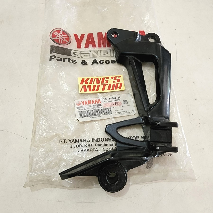 RIGHT REAR FOOT STEP BRACKET VEGA R ใหม่สีดําต้นฉบับ YAMAHA 3S0 F7462