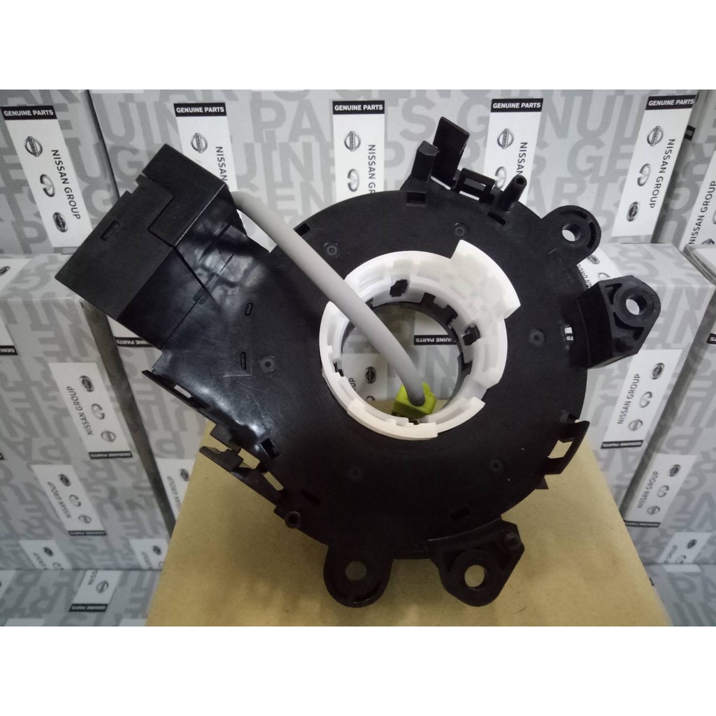 ชุดสายไฟคอพวงมาลัย NISSAN Livina (L11) อะไหล่จากศูนย์บริการนิสสัน B5567-CY79A