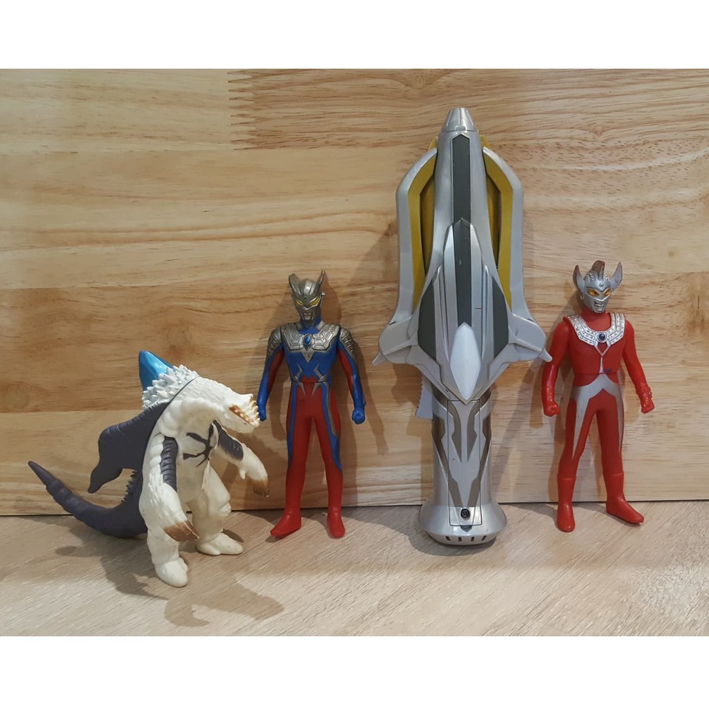 Set Ultraman Ginga DX Ginga Spark (ที่แปลงร่างกิงกะ) กับ Spark Doll 3 ตัว