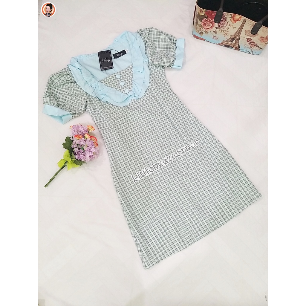 AP Style : S, M, L เดรสสั้น ลายตาราง สีเขียว คอแต่งระบายฟ้า #S78 #M50 #L44
