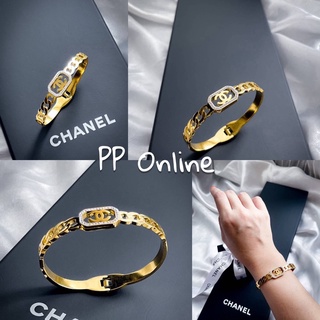 PP Onlie กำไล CHANEL เพชรล้อม งานกำไลทรงสวยย วัสดุสแตนเลส 18k  แต่งด้วยเพชร cz ล้อมโลโก้