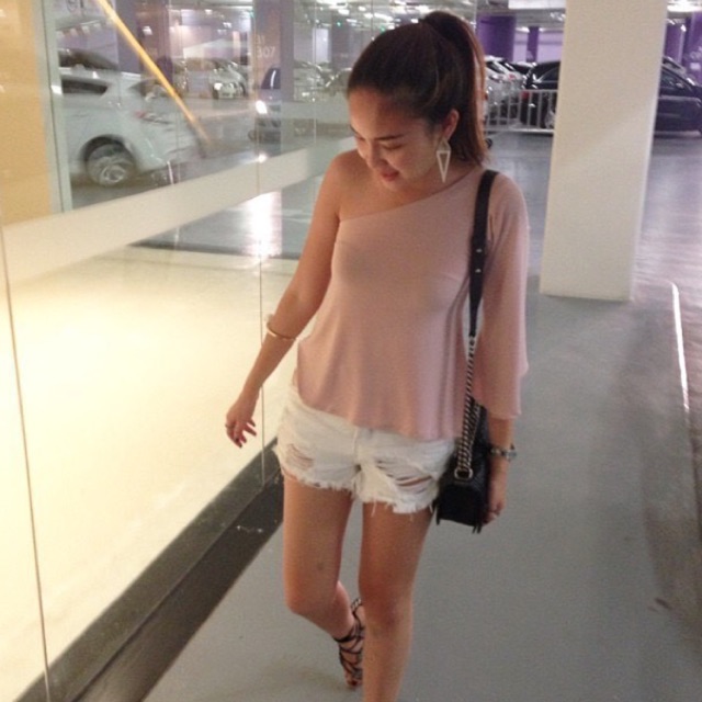 Tshoppp pink เสื้อปาดไหล่