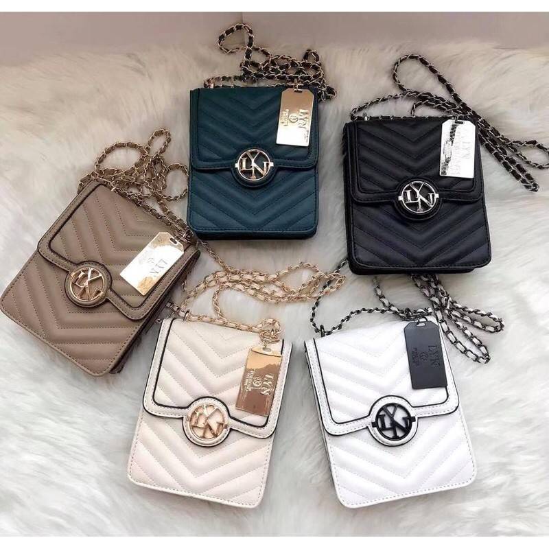 สินค้าพร้อมส่ง ลินทรงกล่อง กระเป๋าสะพายข้าง LY  N กล่องนม  สายโซ่ ทรงโฟน รุ่นตามหา มีถุงผ้า ป้ายแบรนด์ ถุงกระดาษ