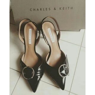 Charles &amp; Keith size 39 งานหรูคลาสสิค ป้ายห้อยมือหนึ่ง