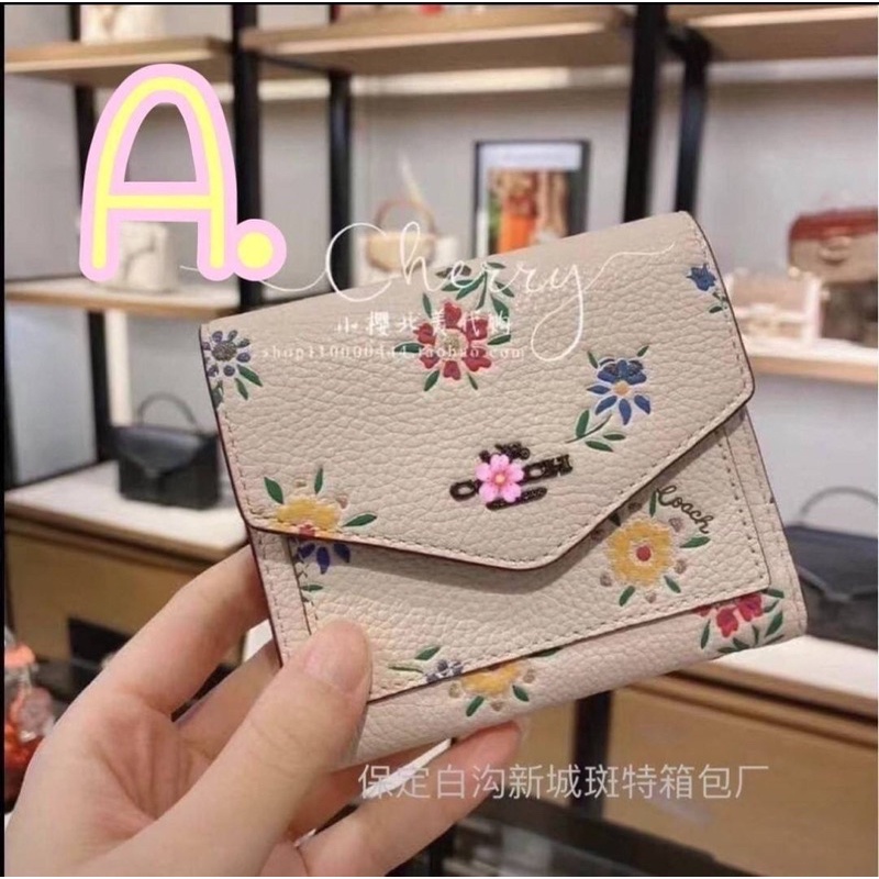 กระเป๋าตังcoachลายดอกไม้