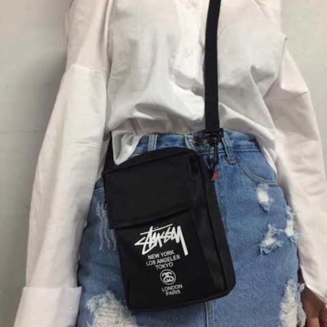 กระเป๋าสะพายข้าง Stussy ของใหม่และแท้💯%