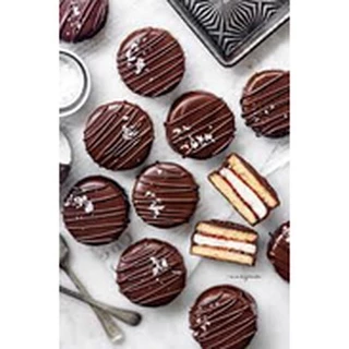 Wagon Wheels Jammie – Chocolate, Marshmallow & Raspberry Jam Biscuits (6 Pack) 220g
