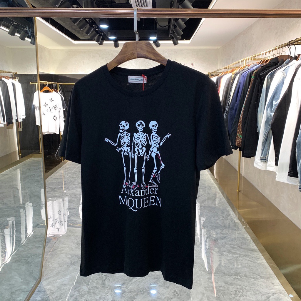 A1exander Mcque  2021 เสื้อยืดคอกลมแขนสั้นพิมพ์ลายกะโหลกสําหรับผู้ชาย #1