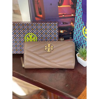 2,590(กล่องและถุงกระดาษแบรนด์) TORY BURCH Kira Chevron Zip Continental Wallet แท้💯