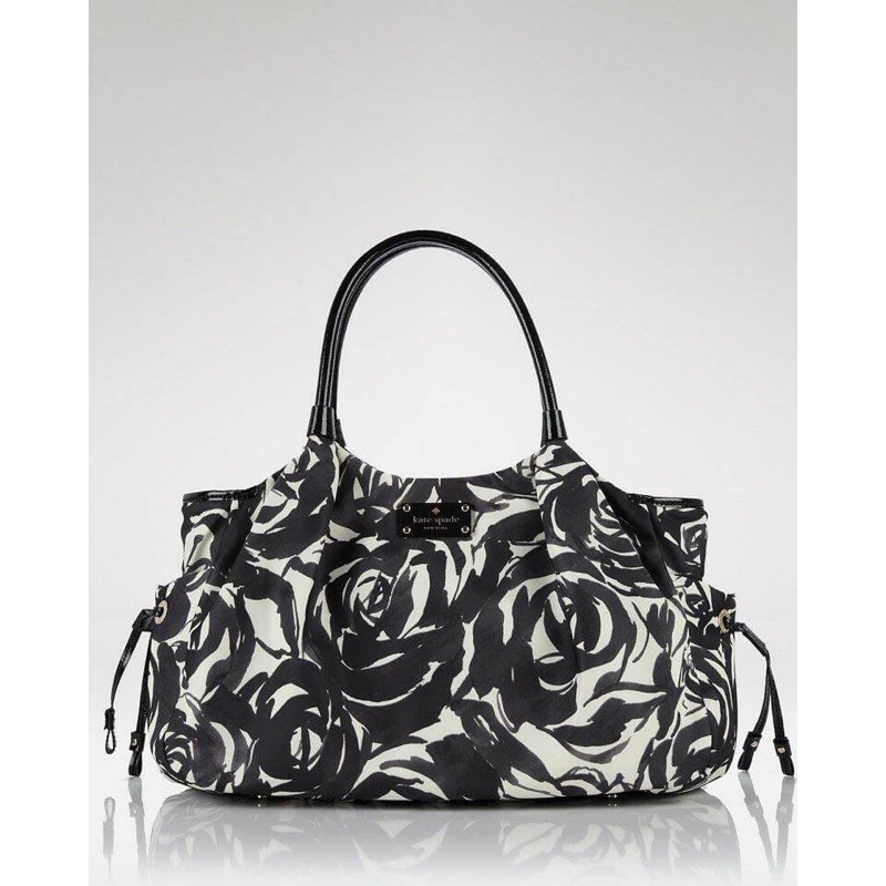 Kate spade Roseland baby bag ไม่เคยใช้เลย อุปกรณ์ถุงผ้าครบ ซื้อ online official web มาค่ะ  ราคาขาย 5