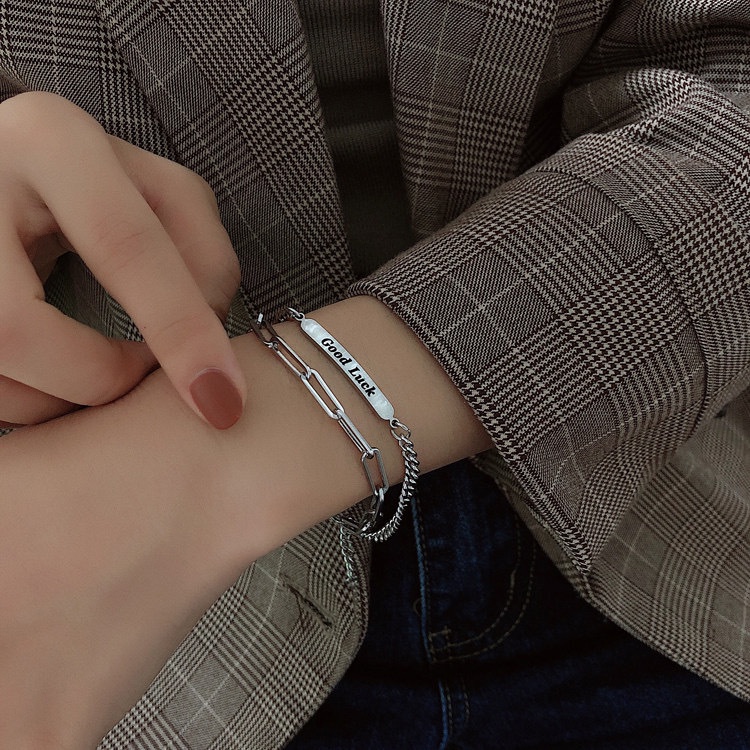 สร้อยข้อมือโซ่ จี้ตัวอักษรคู่ นําโชค ออกแบบดี ให้เป็นของขวัญ สําหรับผู้หญิง (เก่าแก่)