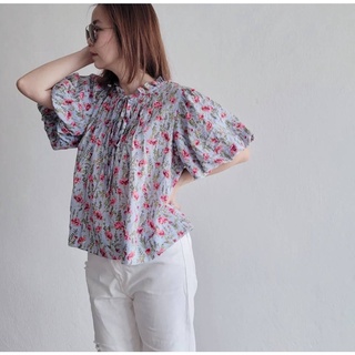 Flora Blouse เสื้อแขนพองคอระบาย