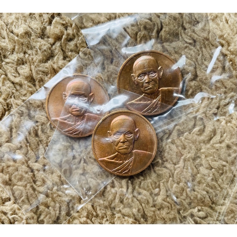 เหรียญ สมเด็จพระพุฒาจารย์ (โต) รุ่น อนุสรณ์ 122 ปี วัดระฆัง สร้างปี 37 พิมพ์เล็ก เนื้อทองเเดง ขนาด เหรียญ 1 บาท