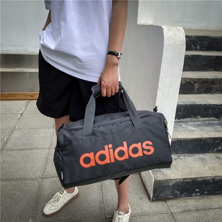 Adidas กระเป๋าสะพายกีฬากระเป๋าเดินทางขนาดใหญ่ใหม่อินเทรนด์กลางแจ้ง