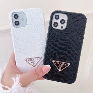 เคสโทรศัพท์มือถือหนังงู ลาย Prada หรูหรา สําหรับ iPhone 11 11 Pro Max 12 12 Pro 12 Pro Max 13 13 Pro 13 Pro Max 13 Mini