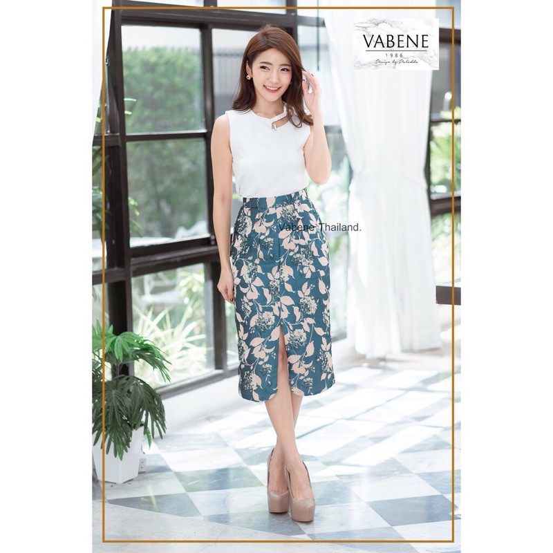 ชุดเซ็ตเสื้อกับกระโปรงงานป้าย Vabene ไซส์ m ป้ายห้อย ซื้อมา 790฿ ขอส่งต่อ 390฿