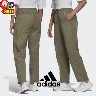 ADIDAS - ใหม่ กางเกงแทรคทรงรีแลกซ์ผ้าทอขายาว ผ้ากันน้ำ ADIDAS WOVEN PANTS FI6718