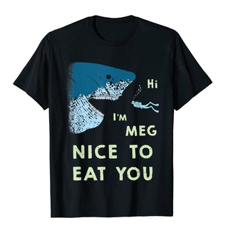 ผ้าฝ้ายคอกลมเสื้อยืด พิมพ์ลาย Megalodon สไตล์คลาสสิก ไม่ซ้ําใคร สําหรับผู้ชาย | เสื้อท็อปลําลอง ลาย Nice To Eat You Meg