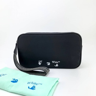 OFF-WHITE OW LOGO NYLON POUCH IN BLACK กระเป๋าคลัช กระเป๋าถือแบรนด์ออฟไวท์ ผ้าไนล่อนสีดำ สายคล้องแขนคล้องมือ