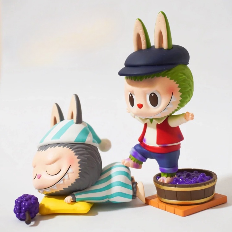 จัดส่งรวดเร็วจากจุด ของแท้  POPMART Labubu Monster Fruit Series ยืนยันของขวัญเครื่องประดับภาพตุ๊กตา