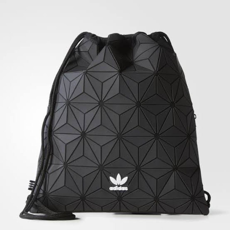 ADIDAS ORIGINALS 3D GYMSACK BAG BLACK  Issey Miyaki Sack Trefoil backpack กระเป๋าเป้ ดีไซน์แบบ 3D วัสดุ polyurethane